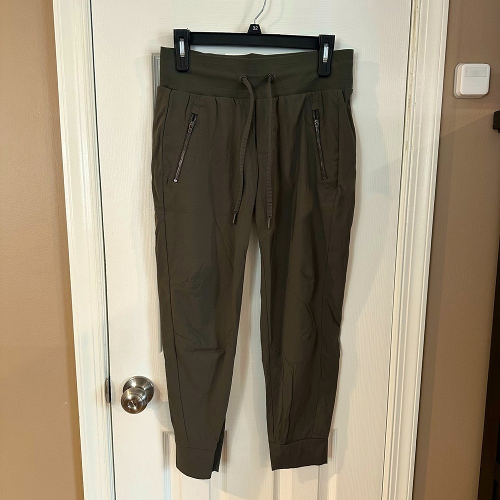 Athleta Trekkie North Jogger, 4P, Mountain Olive